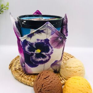 Microwave Pint Size Cozy for Noodles, Oatmeal, Stir Fry, Ice Cream, Purple Pansy